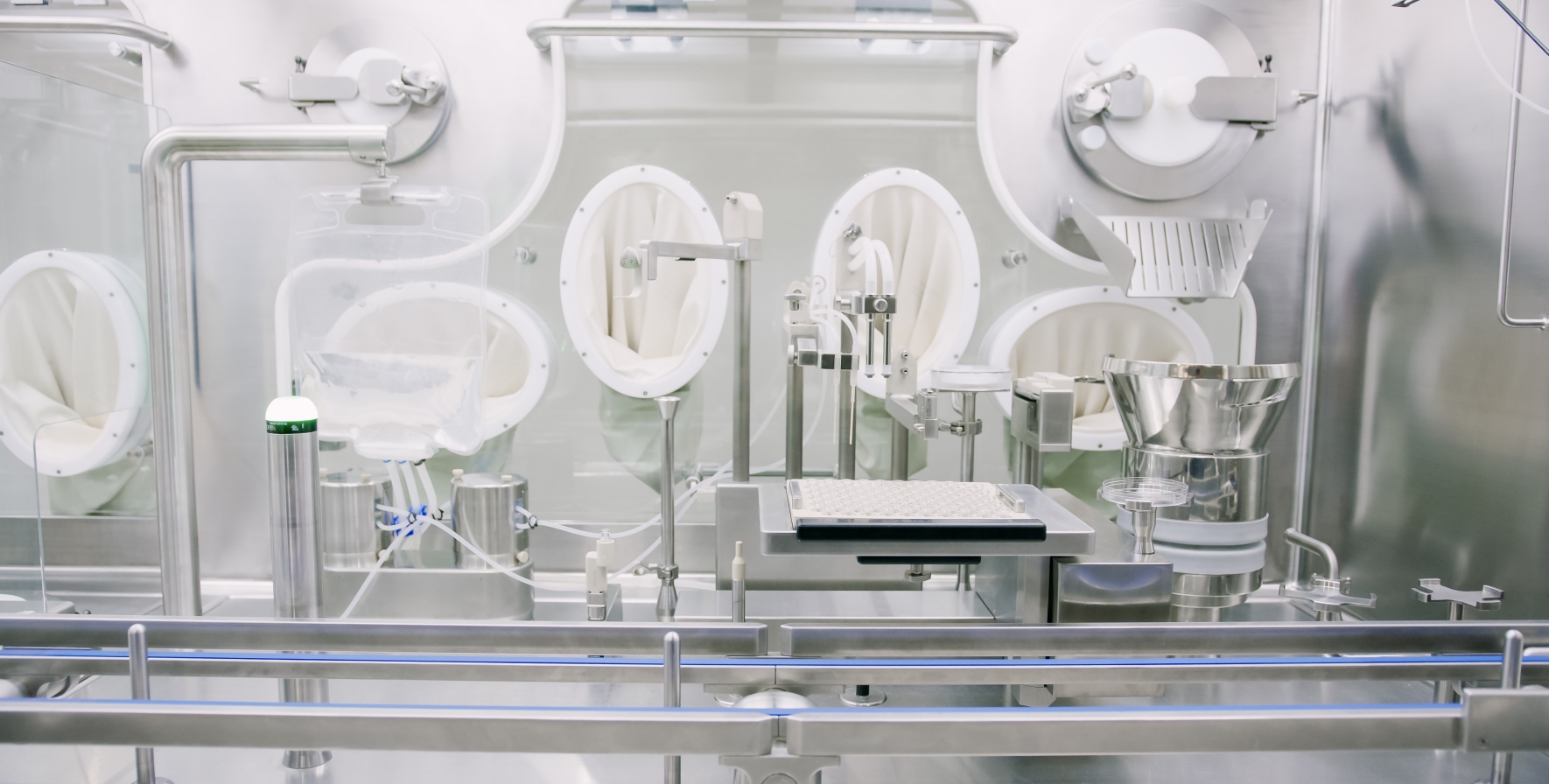 AST's digital twin tool is a dynamic, predictive virtual model that synthesizes real-time data, physical operations, and virtual environments in exact digital replicas of AST fill-finish systems.